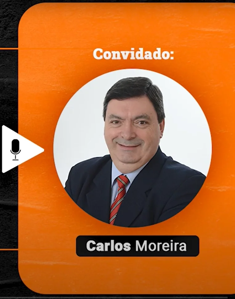 Podcast Papo de Vendedor episódio 22. Imagem nas cores laranja e preta, com a foto do convidado, Carlos Moreira, à direita, e o título do podcast, à esquerda, Finanças para Vendedores! feat Carlos Moreira & MORCONE Consultoria.