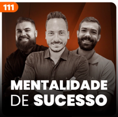 Capa do podcas Papo de vendedor, com cor laranja escura ao fundo. À direita, Daniel Mestre, branco, de barba e cabelos curtos pretos, com camisa social clara. À esquerda, Leandro Munhoz, branco, loiro, de barba e cabelos curtos. No centro, o Convidado, Leonardo Silva, Gerente de Vendas, moreno, com bigode curto e cabelos curtos, com camisa social escura. Ao centro, o título doepisódio, Mentalidade de Sucesso, na cor branca.