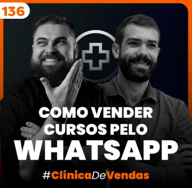 Capa do podcast Papo de vendedor com fundo na cor preta e o título na cor branca "Como Vender Cursos pelo WhatsApp". No centro, a foto dos hosts, Leandro Munhoz e Daniel Mestre.