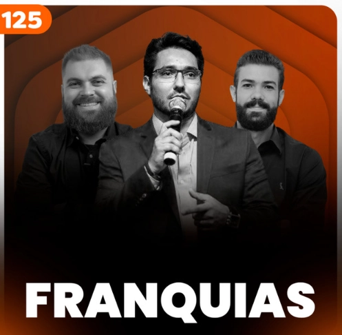 Cpa do podcast Papo de Vendedor. Fundo laranja e título, em branco, Franquias, Leandro Munhoz e Daniel Mestre com o convidado Hilstom Guerim.