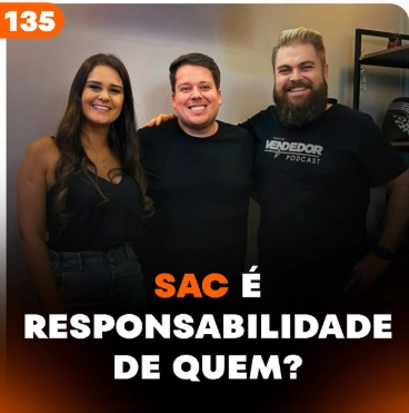 Capa do podcast Papo de Vendedor com a foto do host, Leandro Munhoz, e os convidados, Ricardo Baehr e Thays Cardoso Baehr. Abaixo o título, na cor branca "SAC é responsabilidade de quem?"