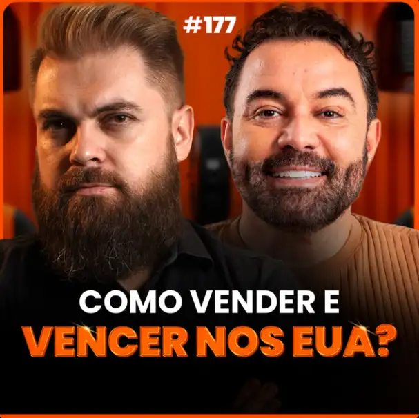 Capa do podcast Papo de Vendedor, com uma textura de cortina laranja, ao fundo, e a foto do convidado, Marcelo Costa, ao lado do host, Leandro Munhoz, em primeiro plano. O título, na cor branca e laranja, Como Vender e Vencer nos EUA.
