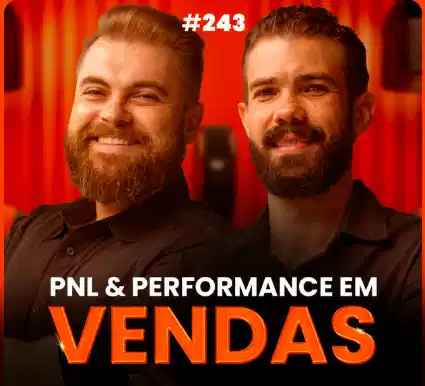 Capa do podcast Papo de Vendedor na cora laranja, ao fundo, com uma cortina e um microfone ao centro. Lado a lado, os hosts, Daniel Mestre e Leandro Munhoz. Abaixo, o título, nas cores branca e laranja, PNL e performance em vendas. Sobre pnl em vendas.