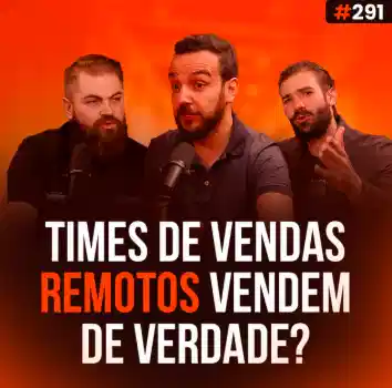 Capa do podcsat Papo de Vendedor, na cor laranja, com a foto do convidado, Netto Simões, ao centro. De cada lado, os hosts, Leandro Munhoz e Daniel Mestre. Abaixo, o título, na cor branca e laranja, Times de vendas remotos vendem de verdade? Sobre gestão de equipes de vendas remotas.