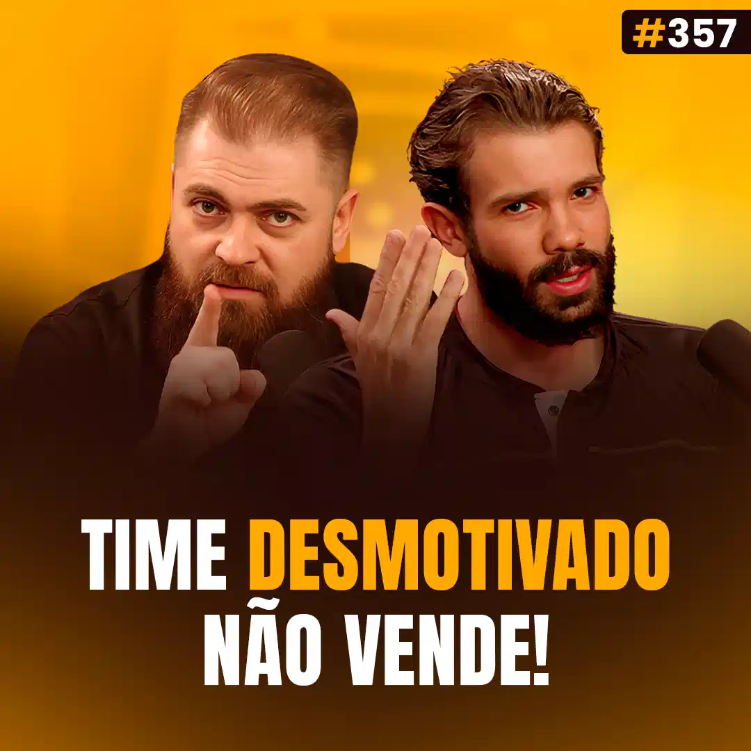 Capa do podcast Papo de Vendedor na cor amarela e a foto dos hosts, Daniel Mestre e Leandro Munhoz, ao centro. Abaixo, o título da capa, na cor branca e amarela, Time Desmotivado Não Vende, sobre como manter a motivação do seu time de vendas, mesmo em meses ruins.