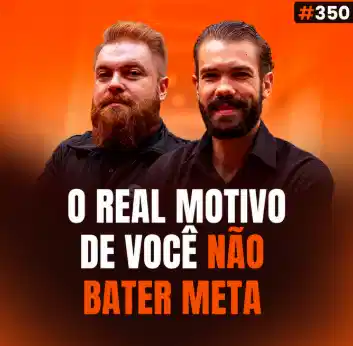 Capa do podcast Papo de Vendedor na cor laranja e a foto dos hosts, Leandro Munhoz e Daniel Mestre. Abaixo, o título, na cor branca e laranja, O Real Motivo de Você Não Bater a Meta. Sobre Por Que Bons Vendedores Não Batem Meta? Uma Análise Técnica, Comportamental e de Processo.