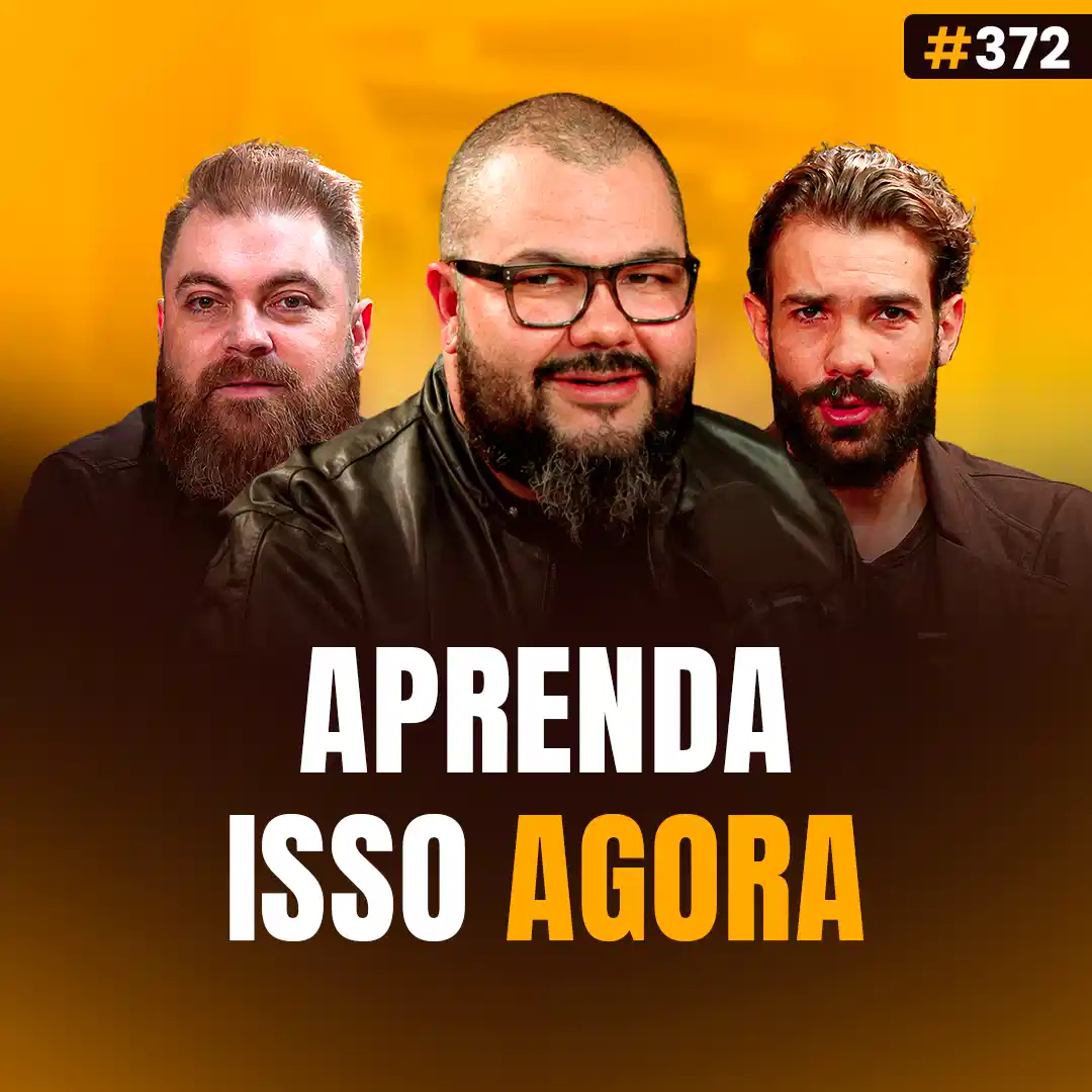 Capa do podcast Papo de Vendedor na cor amarela e a foto do convidado, Thiago Muniz, ao centro, careca, óculos, barba preta e jaqueta preta de couro. Ao lado, os hosts Daniel Mestre e Leandro Munhoz. Abaixo, o título da capa "Aprenda Isso Agora", sobre As 3 Competências Que a IA Não Vai Substituir, episódio sobre execução em vendas.