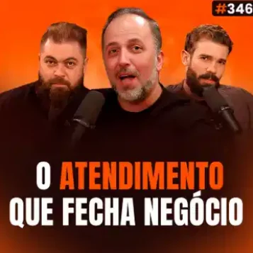 Capa do podcast Papo de Vendedor na cor laranja e afoto do convidado, Marcelo Rodrigues, ao centro. Ao lado dele, os hosts, Daniel Mestre e Leandro Munhoz. Abaixo, o título, na cor branca e laranja, O Atendimento que Fecha Negócio, sobre o atendimento de excelência que vende mais.