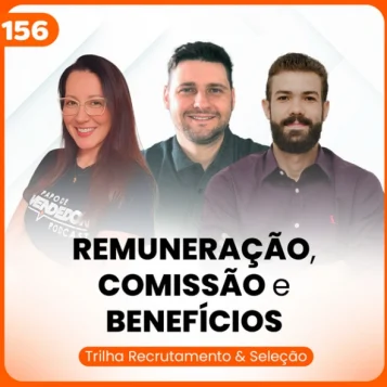 Capa do podcast Papo de Vendedor, na cor branca e laranja, com o título, na cor preta, Comissão, Benefícios e Remuneração de Vendedores. Ao centro, a foto do convidado, Fernando Sollak, e dos hosts, Daniel Mestre e Luciane Soares.