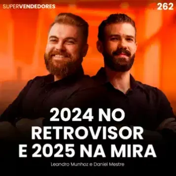 Capa do podcast Papo de Vendedor na cor laranja, com a foto dos hosts, Daniel Mestre e Leandro Munhoz ao centro. Abaixo, o título, na cor branca, 2024 no retrovisor e 2025 na mira. Sobre Fechamento de ciclo em vendas: veja como analisar o ano, identificar erros e planejar o próximo com mais previsibilidade.