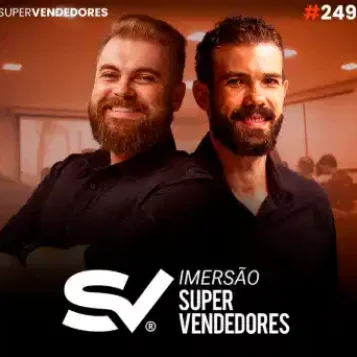 Capa do podcast Papo de Vendedor com a foto dos hosts Leandro Munhoz e Daniel Mestre ao centro, lado a lado, com camisas sociais pretas e uma sala de aula ao fundo. Abaixo, o título, Imersão Supervendedores sobre a imersão em vendas que vai turbinar a sua carreira.
