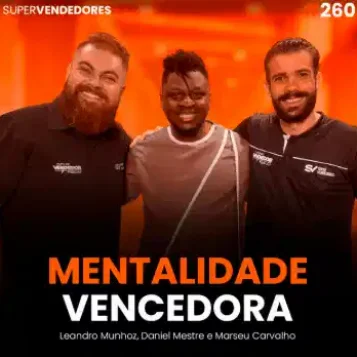 Capa do podcast Papo de Vendedor, na cor laranja com a foto do convidado, Marseu Carvalho, ao centro. Ao lado do convidado, os hosts, Daniel Mestre e Leandro Munhoz. Abaixo, o título, Mentalidade Vencedora, sobre mentalidade de vendas.