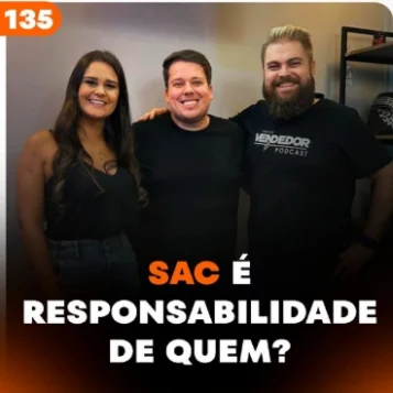 Capa do podcast Papo de Vendedor com a foto do host, Leandro Munhoz, e os convidados, Ricardo Baehr e Thays Cardoso Baehr. Abaixo o título, na cor branca "SAC é responsabilidade de quem?"