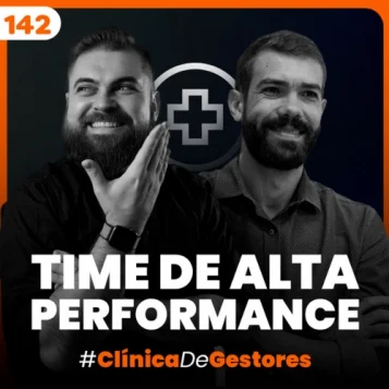 Capa do podcast Papo de Vendedor na cor preta, com a foto dos hosts Leandro Munhoz e Daniel mestre em preto e branco e o título, na cor branca, Time de Alta Performance. Abaixo, a frase, em laranja, Clínica de Gestores.