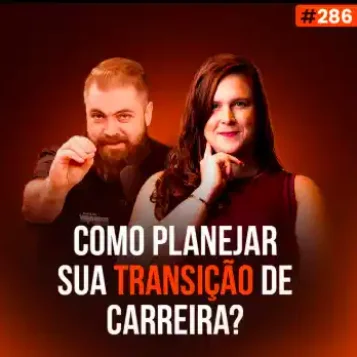 Capa do podcast Papo de Vendedor na cor laranja escuro. À direita, a foto da convidada, Priscila Farias, ao lado do host, Leandro Munhoz. Abaixo, o título na cor branca e laranja, Como planejar sua transição de carreira. Sobre transição de carreira em vendas.