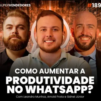 Capa do podcast Papo de Vendedor, com um símbolo laranja de WhatsApp ao fundo, conectado a uma representação de redes conectadas na cor laranja. Ao centro, a foto dos convidados, Arnold Frota e Sidnei Júnior, ao lado do host, Leandro Munhoz. Abaixo, o título, na cor branca, Como Aumentar a Produtividade em Vendas pelo WhatsApp.