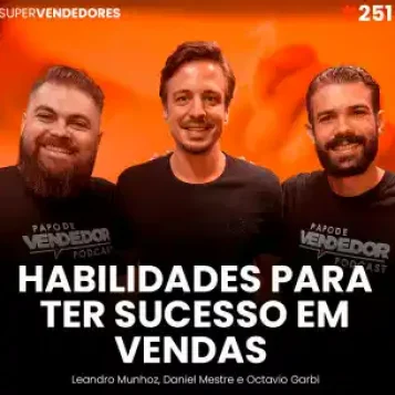 Capa do podcast Papo de Vendedor com a foto do convidado, Octavio Garbi, ao lado dos hosts, Leandro Munhoz e Daniel Mestre. Abaixo, o título, na cor branca, Habilidades para ter sucesso em vendas, sobre o vendedor do futuro e novas tendências.